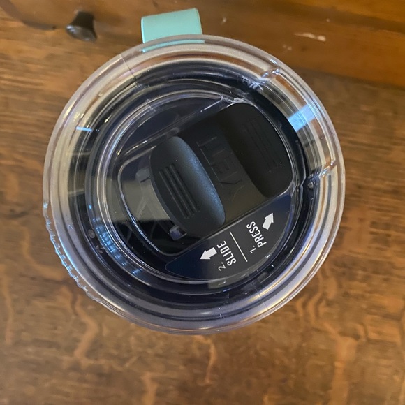 NWT YETI Rambler 20 oz Mug in Seafoam - Picture 6 of 11